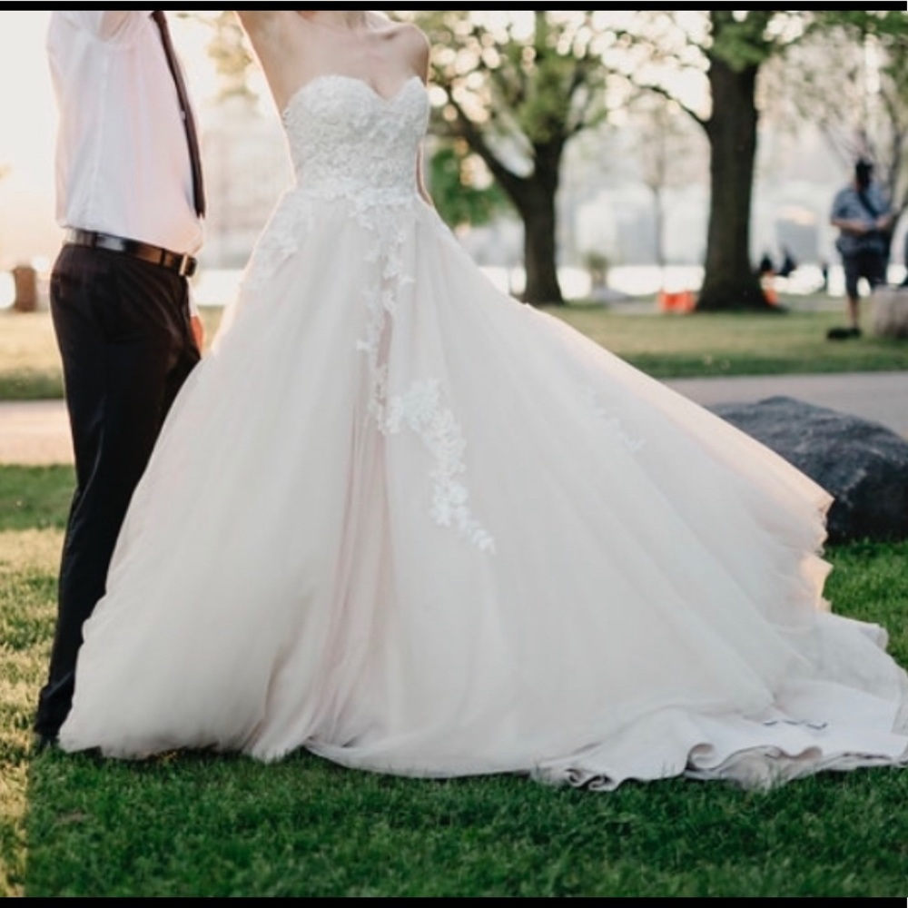 Bliss by Monique Lhuillier BL17106.